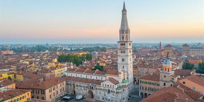 aerial view modena ghirlandina tower italy?400x200;crop