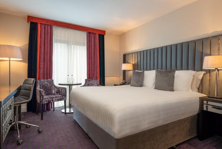 classic queen room trinity city hotel