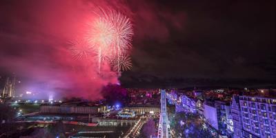 Fireworks at Edinburgh's Hogmanay Street Party ©VisitScotland / Kenny Lam?400x200;crop