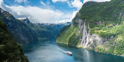 Cruise boat on Geirangerfjord passing Seven Sisters waterfall?400x200;crop