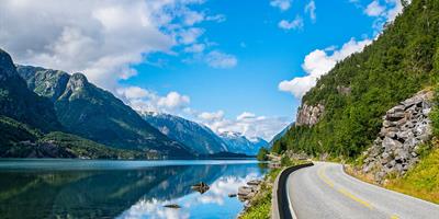 A road next to a fjord in Norway?400x200;crop