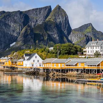 sakrisoy island lofoten norway